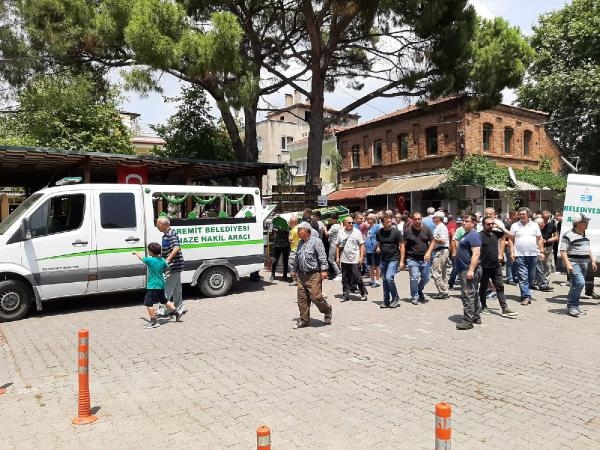 Edremit'te tüfekle öldürülen Sevim, toprağa verildi