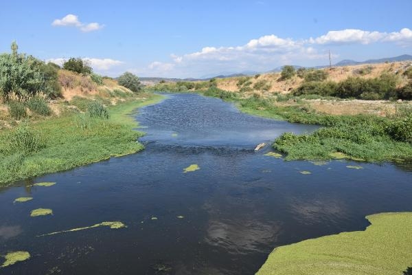 Gediz Nehri'nde kirlilik ve koku tedirginliği