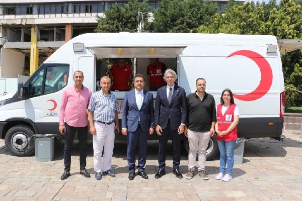 'Geleceğin Yazarları Projesi Kitap Fuarı', Konak Meydanı'nda