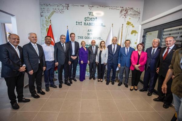 İzmir'de Uluslararası Basın Merkezi açıldı