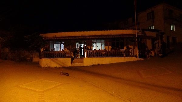 Kahveye gidip 'annemi babamı öldürdüm" dedi