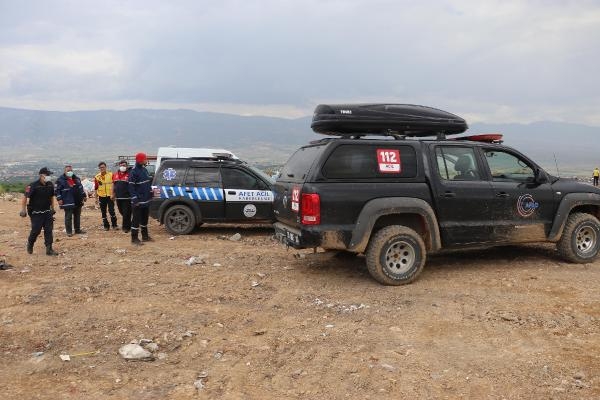 Kayıp iki gencin telefonları parçalanmış bulundu