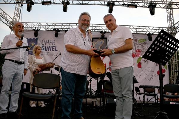 Kuşadası'nda 'Kiraz Şenliği' yapıldı