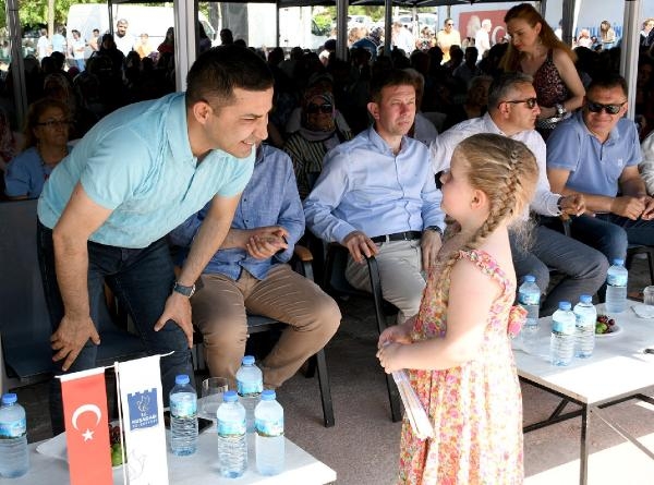Kuşadası'nda 'Kiraz Şenliği' yapıldı