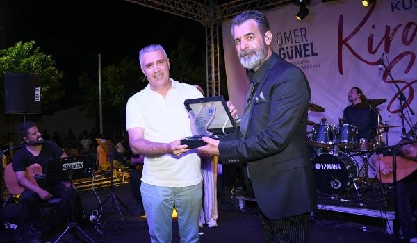 Kuşadası'nda 'Kiraz Şenliği' yapıldı