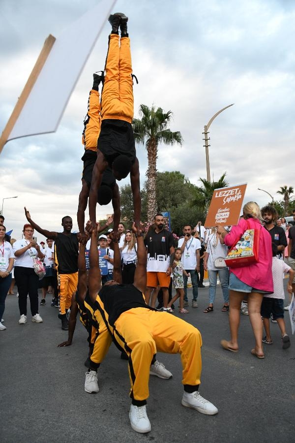 Kuşadası'nda 'Sokak Festivali' başladı