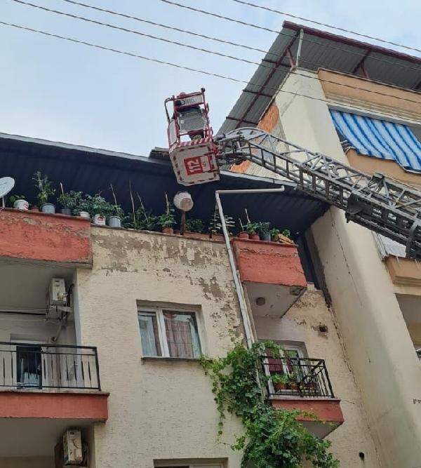 Manisa'da sağanak ve fırtına günlük yaşamı olumsuz etkiledi