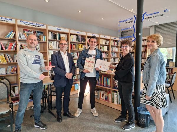 Öztin, çift diploma ve 3 yabancı dille mezun oluyor