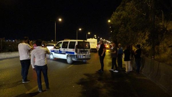 Refüje çarpan motosiklet sürücüsü hayatını kaybetti