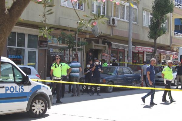 Boşandığı eşini alnından vurdu