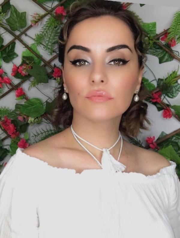 Boşandığı eşini alnından vurdu