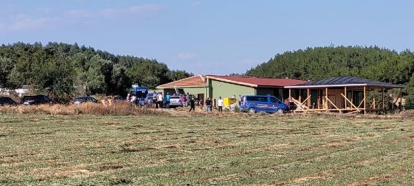 Ünlü eğitimci ve şoförü çiftlik evinde öldürüldü