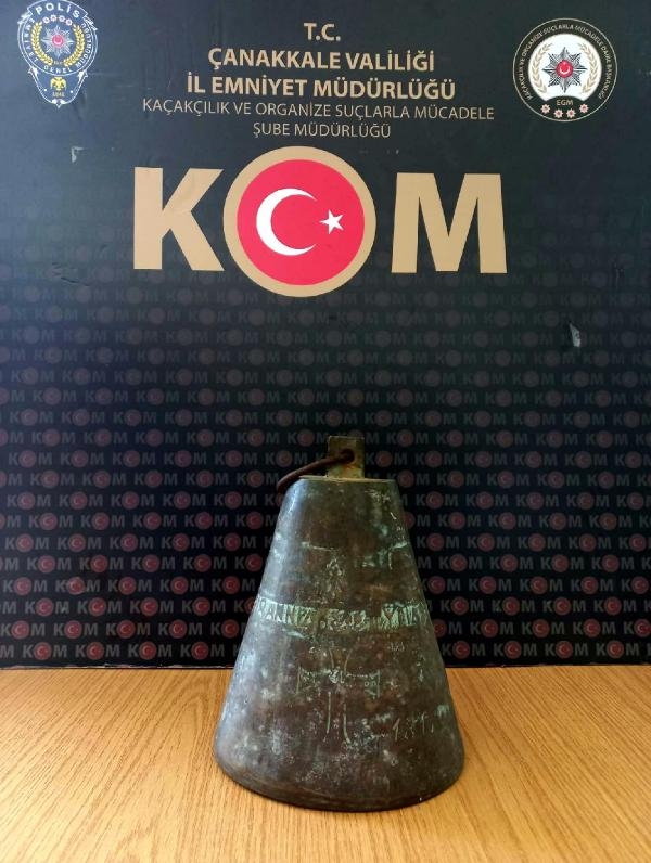 Evinde yaklaşık 200 yıllık kilise çanı ele geçirildi