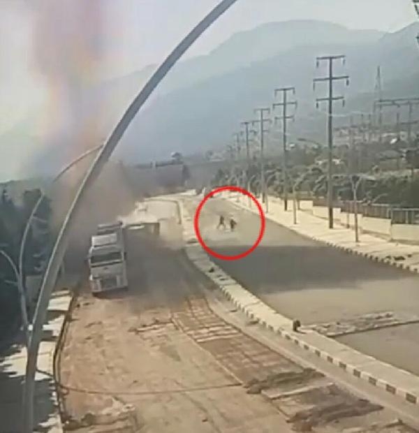 İşte o anlar! 2 işçi son anda kaçarak kurtulmuş