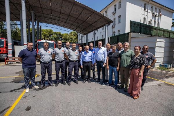 İzmir'de, itfaiye ekipleri sıcak havada yangına karşı alarma geçti