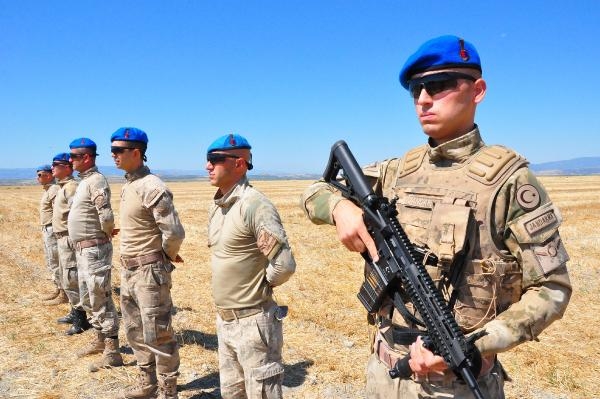Kuruyan göl işgal edilmesin diye komandolar nöbette