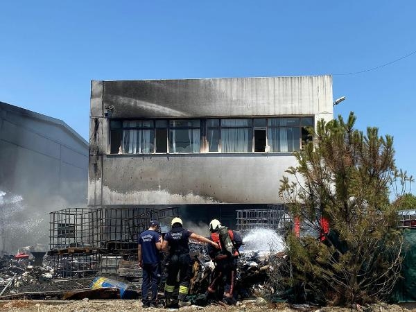Manisa'da geri dönüşüm fabrikasında yangın