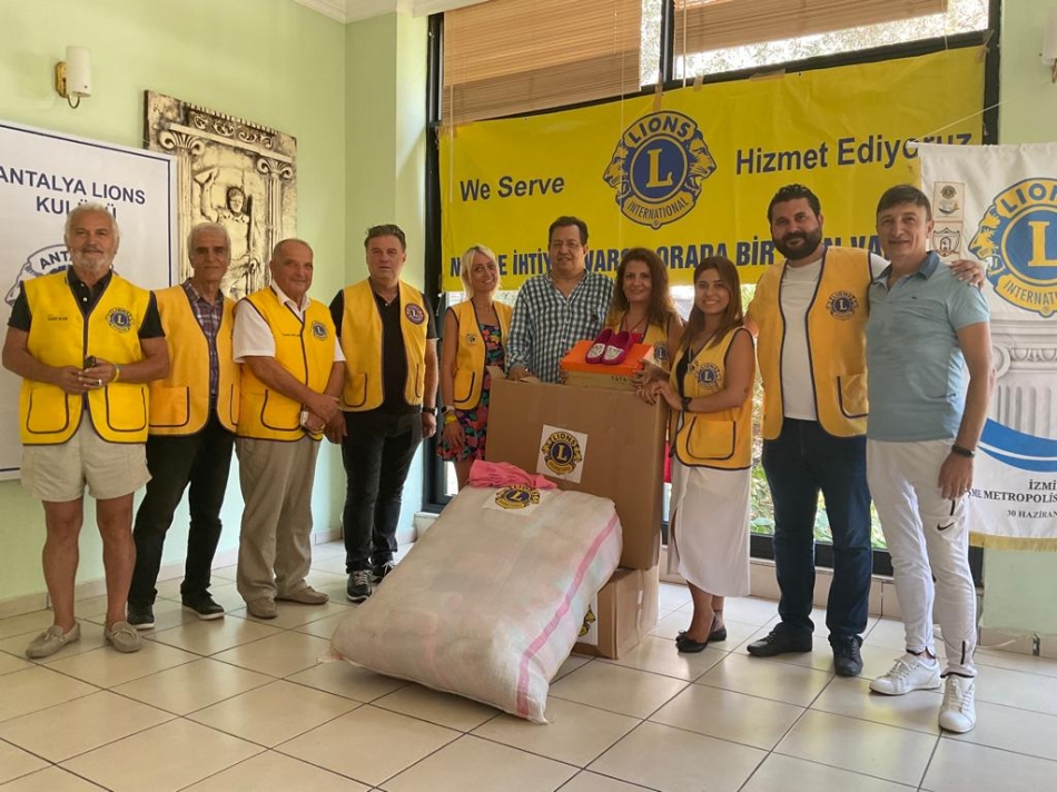 Lionlar, savaş mağduru Ukraynalı çocuklara kıyafet yardımında bulundu