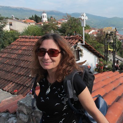Kediler yüzünden saldırıya uğradı