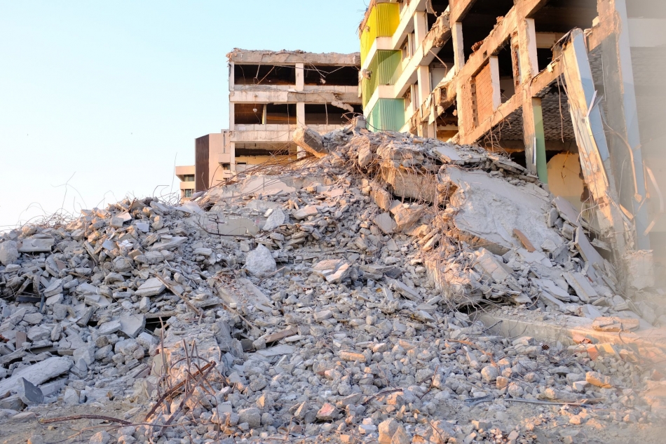 40 yıllık İzmir Büyükşehir binası yok oldu