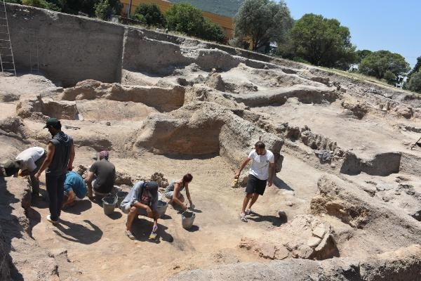 7 bin 800 yıllık kadın figürlü heykelcik bulundu