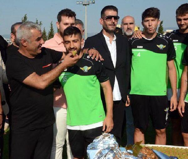 Akhisarspor'da baklava yiyenler kadro dışı!