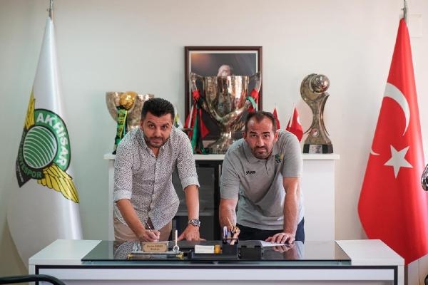 Akhisarspor'da Gekas gecikmeli döndü