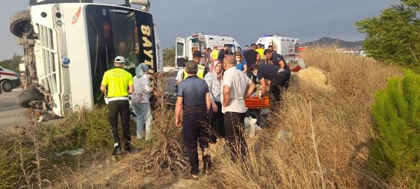 Balıkesir'de düğün dönüşü kaza: 3'ü ağır 17 yaralı