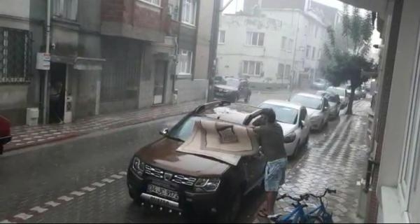 Balıkesir'de sağanak ve dolu etkisini gösterdi  