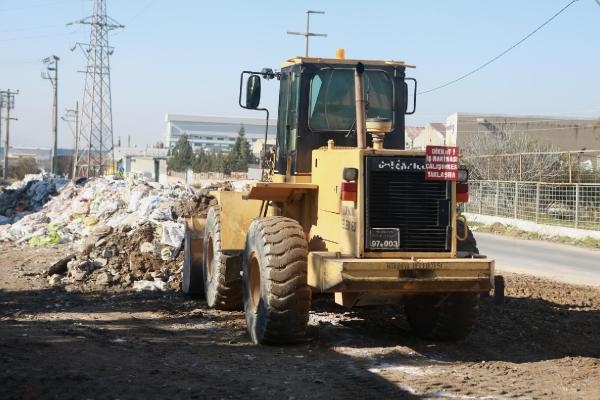 Bornova'da çevreyi kirletenlere suçüstü! Kaçak moloz dökene takip