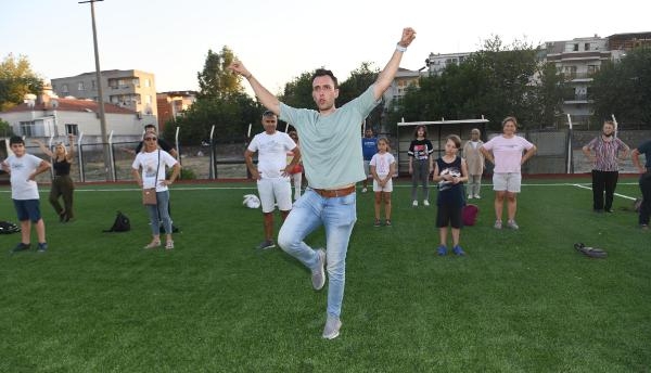 Bornovalılar 100. yılda 300 dansçı ile zeybek gösterisi yapacak