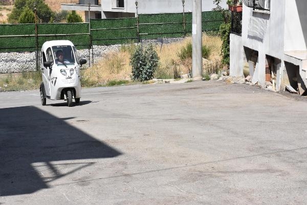 Doğançay Mahallesi'nin 'mobil muhtarı' ev ev hizmet veriyor
