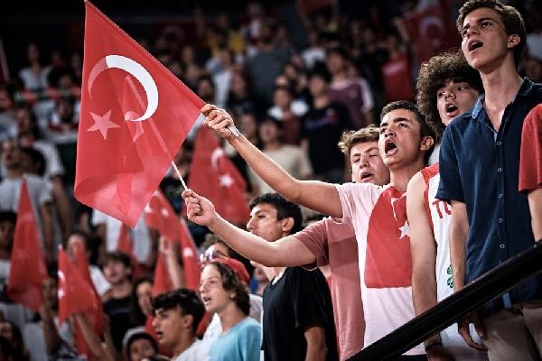 İzmir'den muhteşem ev sahipliği
