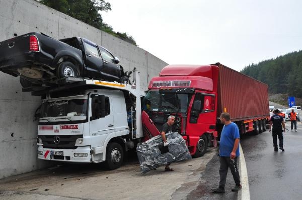 Manisa'da 7 araç birbirine girdi; 2'si çocuk 5 yaralı