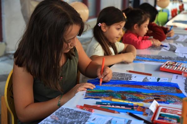 Ressam Prof. Dr. Devrim Erbil, memleketi Uşak'ta sevenleriyle buluştu 