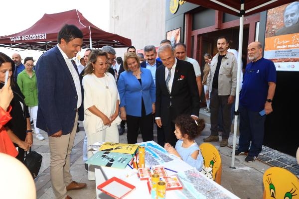 Ressam Prof. Dr. Devrim Erbil, memleketi Uşak'ta sevenleriyle buluştu 