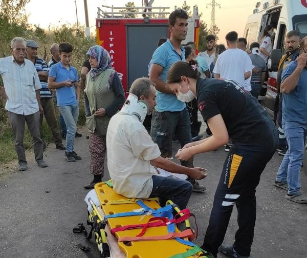 Turgutlu'da ciple otomobil çarpıştı: 5 yaralı