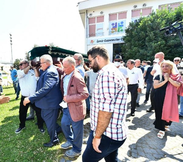 Usta gazeteci Hamdi Türkmen'e veda