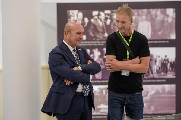 Atatürk Anamorfozu İzmir'de ziyaretçilerle buluştu