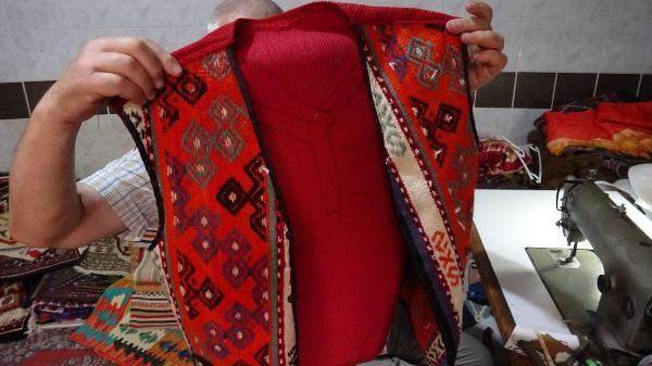 Başkaları çöpe atıyor, o ekonomiye kazandırıyor