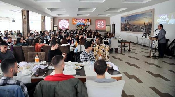Bergama'da belediyenin kursuna katılan 122 öğrenci üniversiteli oldu