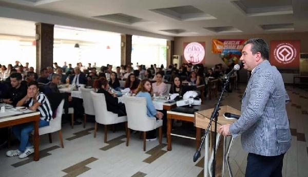 Bergama'da belediyenin kursuna katılan 122 öğrenci üniversiteli oldu