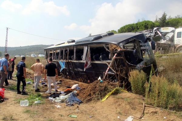 Çanakkale'de 1 kişinin öldüğü 54 kişinin yaralandığı kazada otobüs şoförü tutuklandı