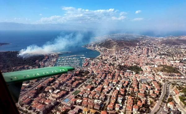 Çeşme marina arkasında orman yangını