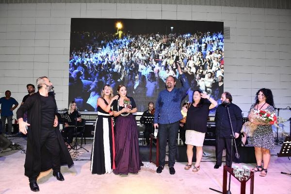 Çiğlililer zaferin ve barışın coşkusunu 'Nazım'ın Şarkıları' konseriyle yaşadı