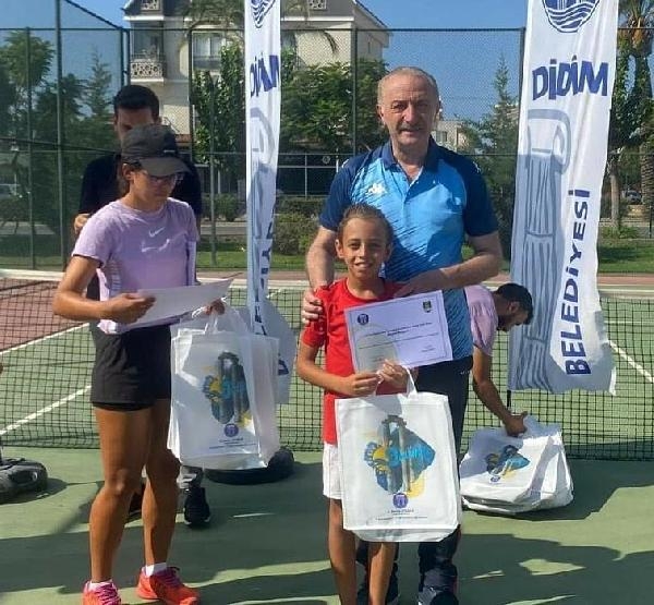 Didim'de tenis eğitimleri tamamlandı
