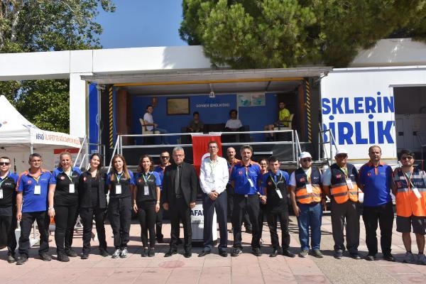 Gölcük ve Erzincan depremlerini İzmir Fuarı'nda deneyimlediler