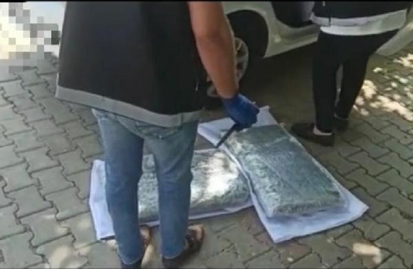 İzmir'de uyuşturucu operasyonlarında 3 kişi tutuklandı
