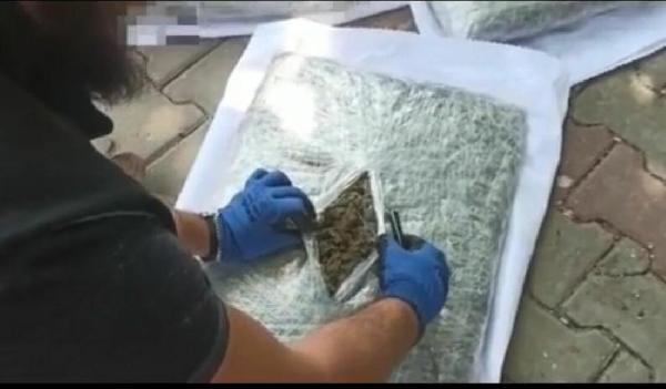 İzmir'de uyuşturucu operasyonlarında 3 kişi tutuklandı