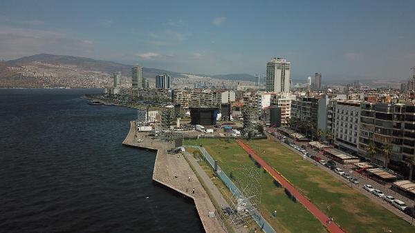 Kordon'daki konser öncesi işletmelerden 'Tarkan'a özel fiyat uygulaması